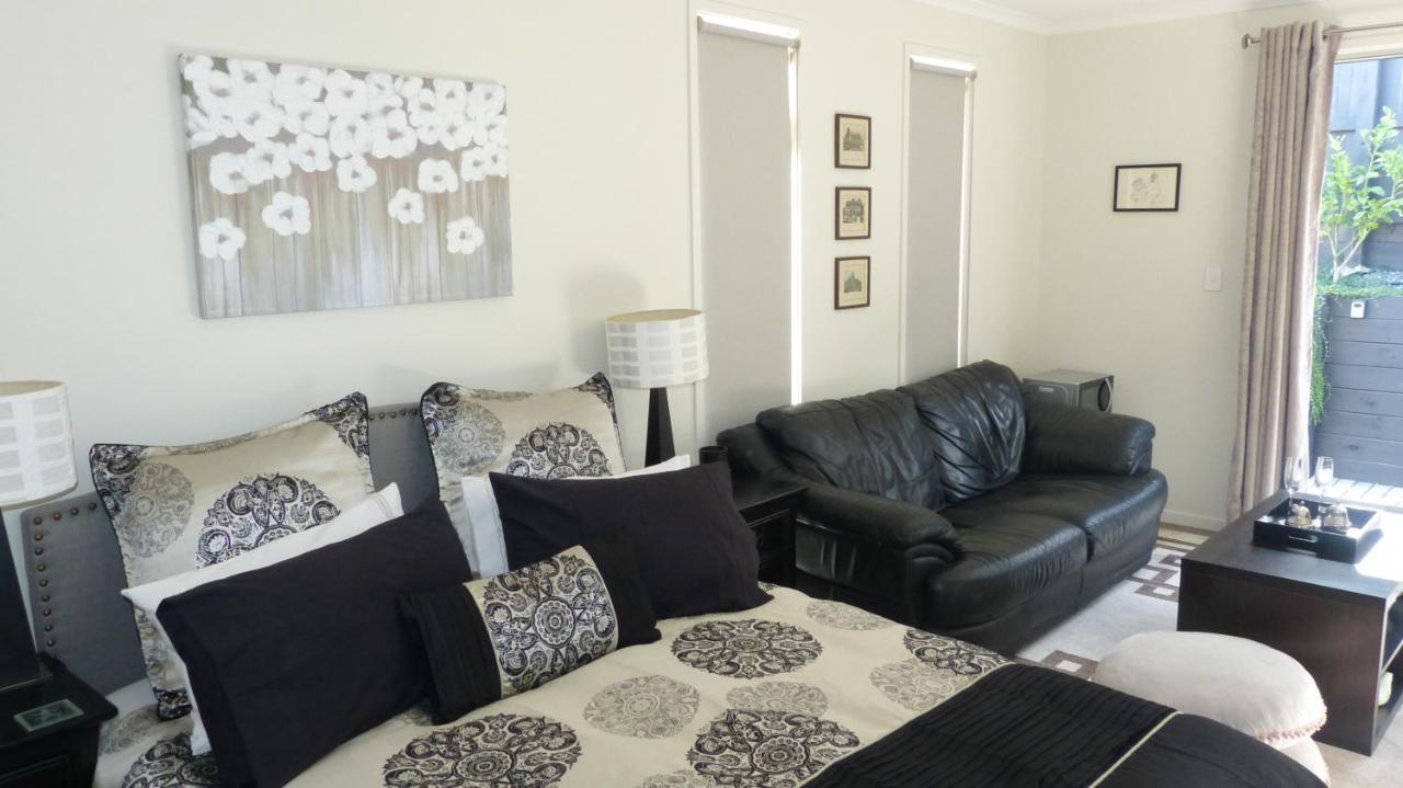 Modern Self Contained Apartment In Riverhead Екстер'єр фото